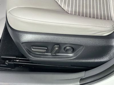 2024 Toyota Camry - Photo 13