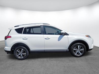 2018 Toyota RAV4 - Photo 2