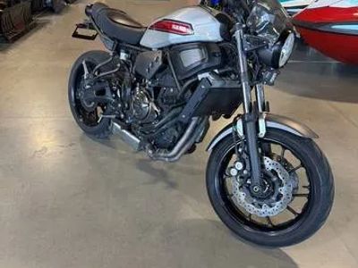 2019 Yamaha XSR700 — front three-quarter view