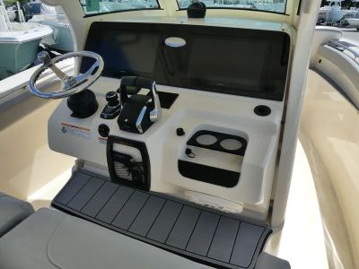 2023 Scout 305 LXF — photo 8 view