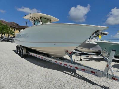 2023 Scout 305 LXF — front three-quarter view