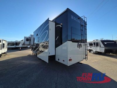 2020 Heartland Bighorn — interior view