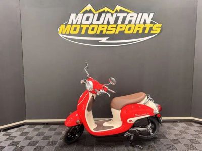 2026 Honda® Metropolitan — front three-quarter view