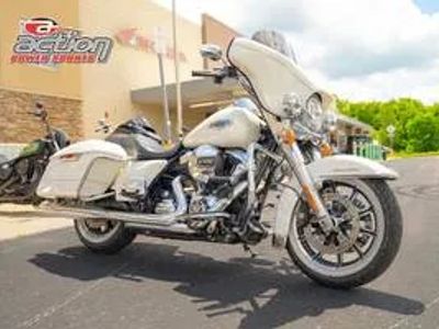 2015 Harley-Davidson® FLHR - Road King — front three-quarter view