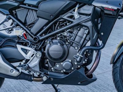 2026 Honda CB300R - Photo 5