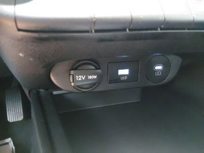 2024 Hyundai Elantra — photo 18 view