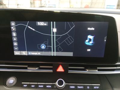 2024 Hyundai Elantra — photo 17 view
