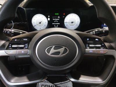 2024 Hyundai Elantra — photo 12 view