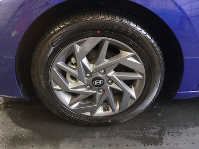 2024 Hyundai Elantra — photo 11 view