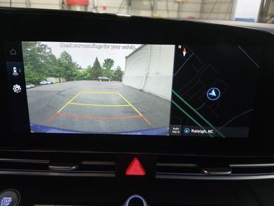 2024 Hyundai Elantra — photo 16 view