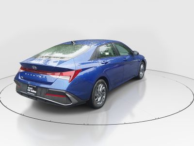 2024 Hyundai Elantra — photo 7 view
