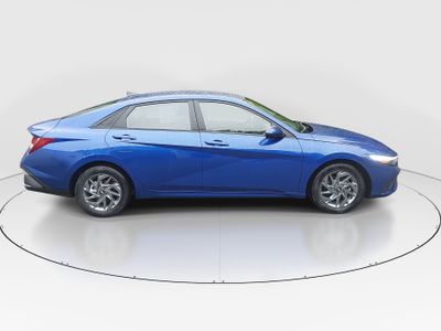 2024 Hyundai Elantra — photo 8 view