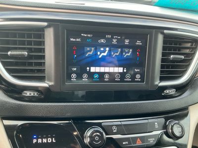 2021 Chrysler Voyager — photo 11 view