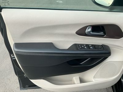 2021 Chrysler Voyager — photo 15 view