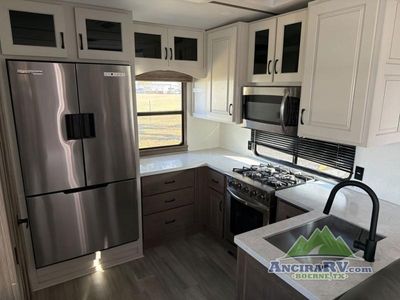 2023 Alliance RV Paradigm — photo 9 view