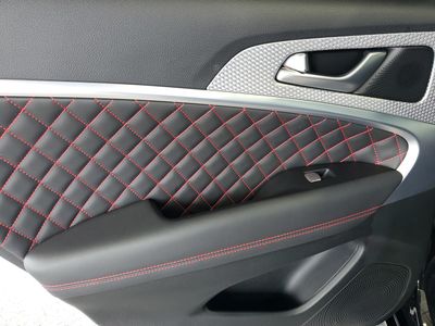 2023 Genesis G70 — photo 13 view