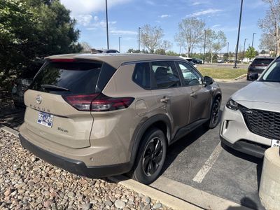 2025 Nissan Rogue - Photo 2