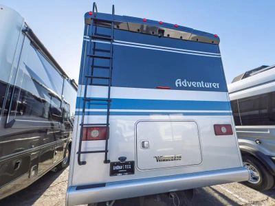 2021 Winnebago ADVENTURER — photo 34 view