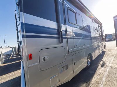 2021 Winnebago ADVENTURER — photo 18 view