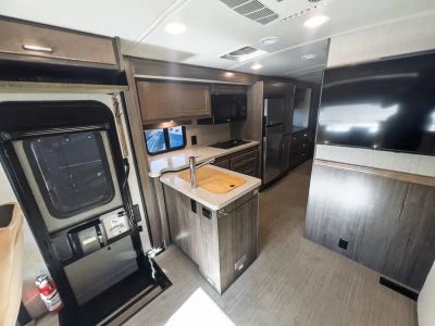 2021 Winnebago ADVENTURER — photo 9 view