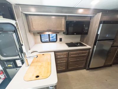 2021 Winnebago ADVENTURER — photo 10 view