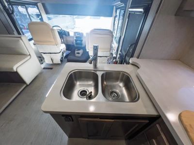 2021 Winnebago ADVENTURER — photo 11 view