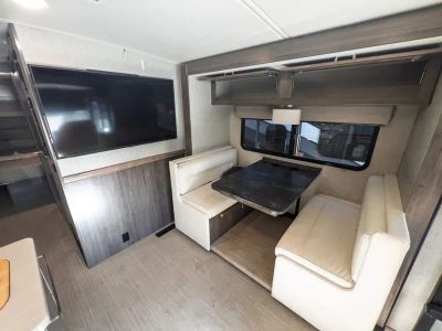 2021 Winnebago ADVENTURER — photo 7 view
