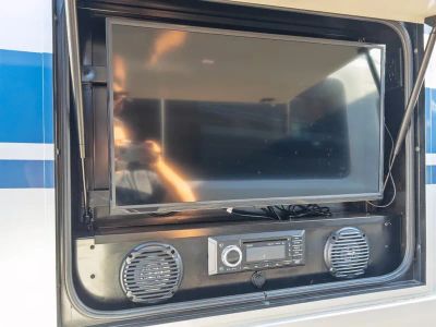 2021 Winnebago ADVENTURER — photo 23 view
