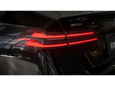 2027 BMW 5 Series — photo 8 view