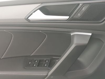2024 Volkswagen Tiguan — photo 16 view