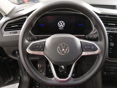 2024 Volkswagen Tiguan — photo 12 view