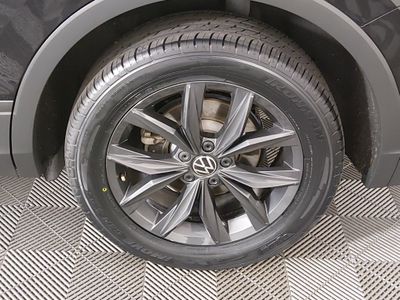 2024 Volkswagen Tiguan — photo 10 view