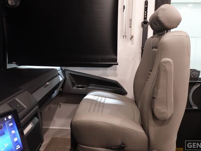 2026 Fleetwood Bounder — photo 12 view