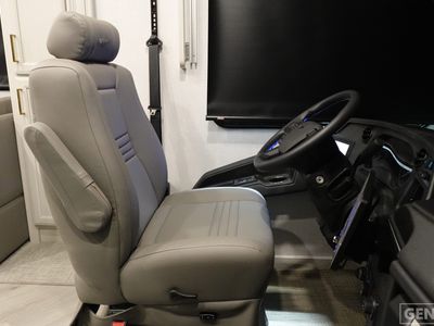 2026 Fleetwood Bounder — photo 8 view