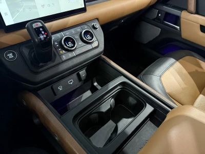 2023 Land Rover Defender - Photo 25
