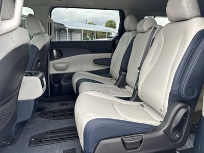 2026 Kia Carnival Hybrid — photo 24 view