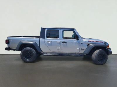 2020 Jeep GLADIATOR — rear three-quarter view