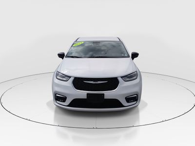 2024 Chrysler Pacifica — side profile view
