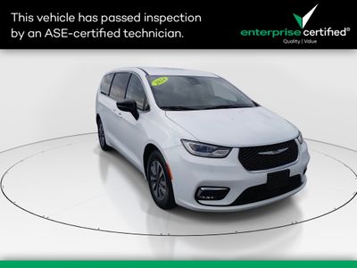 2024 Chrysler Pacifica Hybrid Select FWD — front three-quarter view