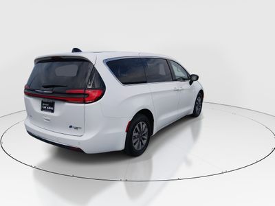 2024 Chrysler Pacifica — photo 7 view