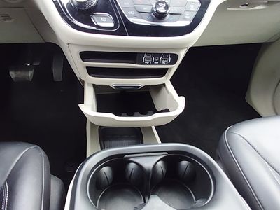2024 Chrysler Pacifica — photo 20 view