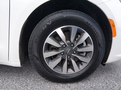 2024 Chrysler Pacifica — photo 10 view
