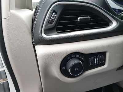 2024 Chrysler Pacifica — photo 13 view