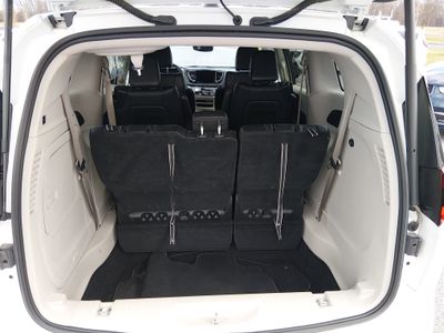 2024 Chrysler Pacifica — photo 11 view