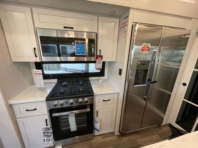 2025 Jayco North Point — photo 12 view