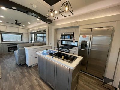 2025 Jayco North Point — photo 10 view