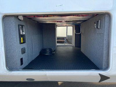 2025 Jayco North Point — photo 8 view
