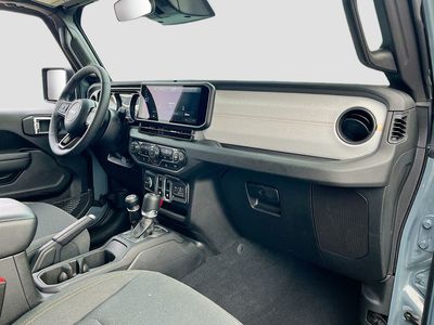 2025 Jeep Wrangler — photo 27 view