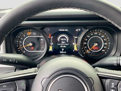 2025 Jeep Wrangler — photo 12 view