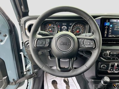 2025 Jeep Wrangler — photo 11 view
